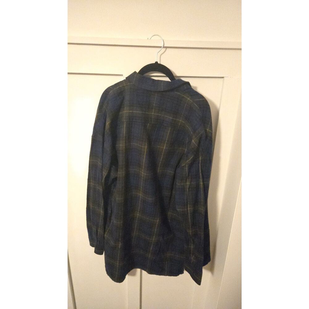 Forever 21 Men's Navy and Olive Green Plaid Flannel Button Down Shirt - Picture 3 of 3